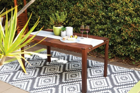 Valencia Reversible Recycled-Plastic Outdoor Rug